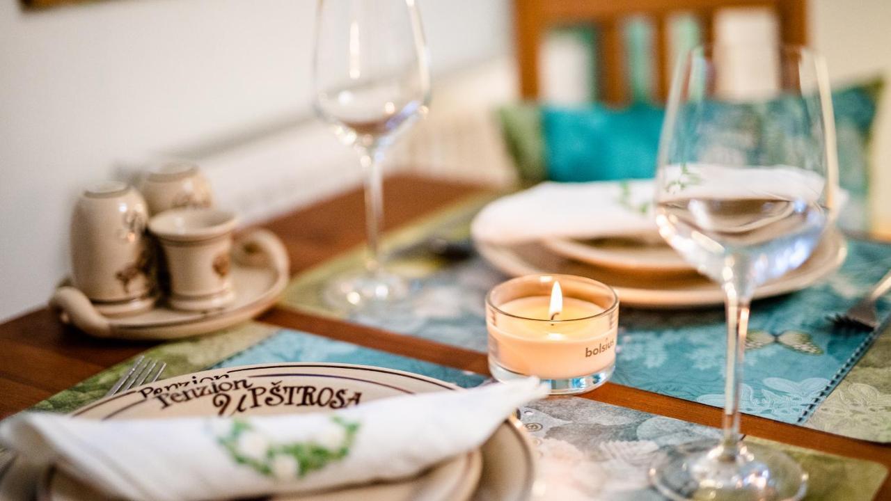 Vsemyslice Wellness Penzion-Restaurace U Pstrosa מראה חיצוני תמונה